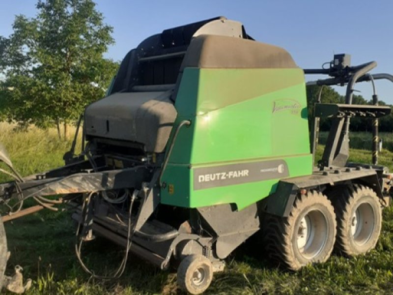 Rundballenpresse des Typs Deutz-Fahr Varimaster 590, Gebrauchtmaschine in Gau-Algesheim (Bild 1)