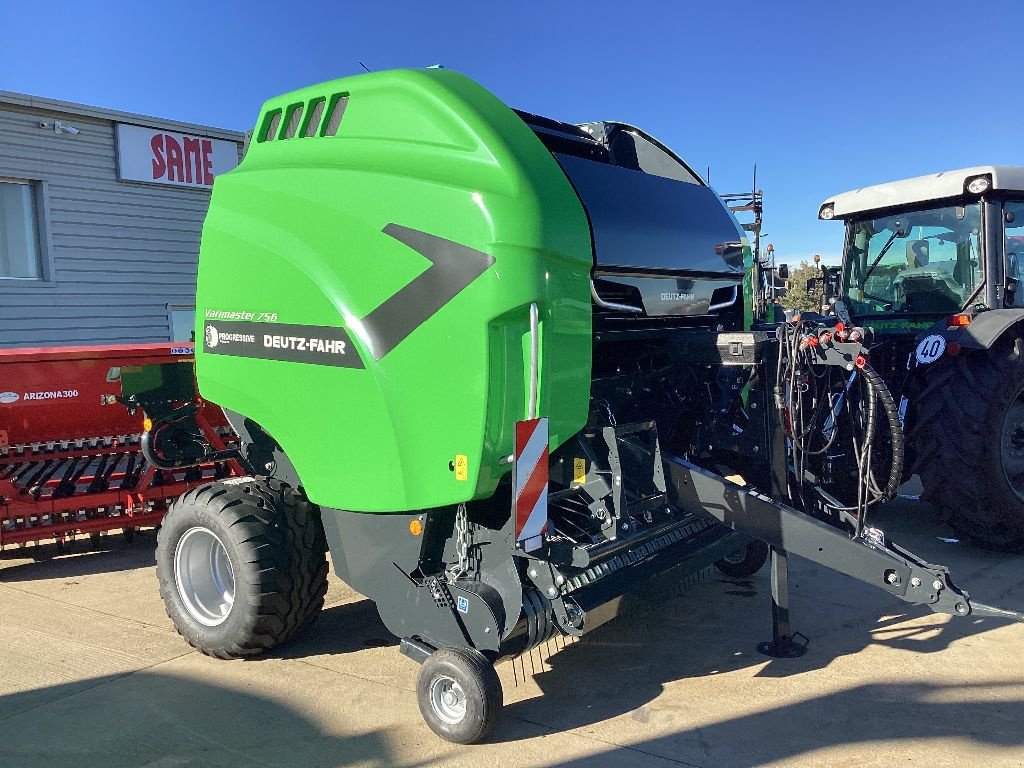 Rundballenpresse van het type Deutz-Fahr varimaster 756, Gebrauchtmaschine in ST FLOUR (Foto 1)