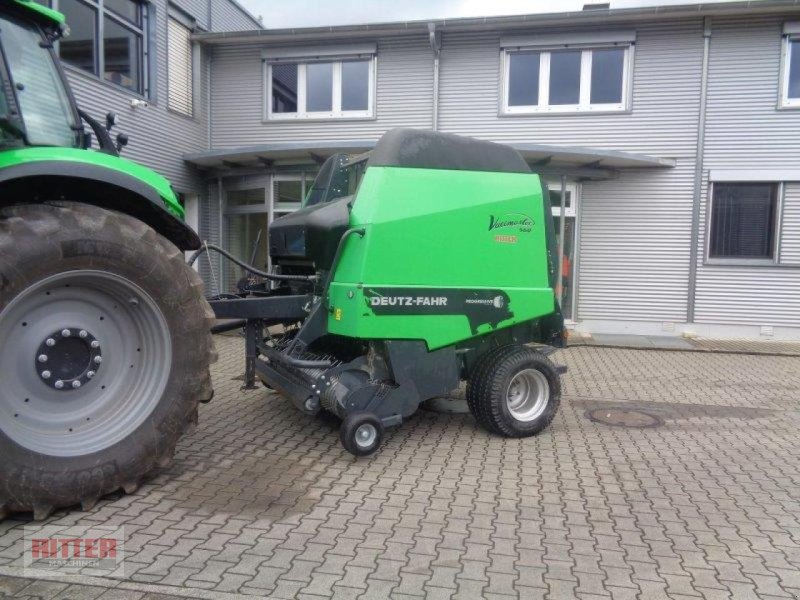 Rundballenpresse des Typs Deutz-Fahr Varimaster 766 OC14, Neumaschine in Zell a. H.