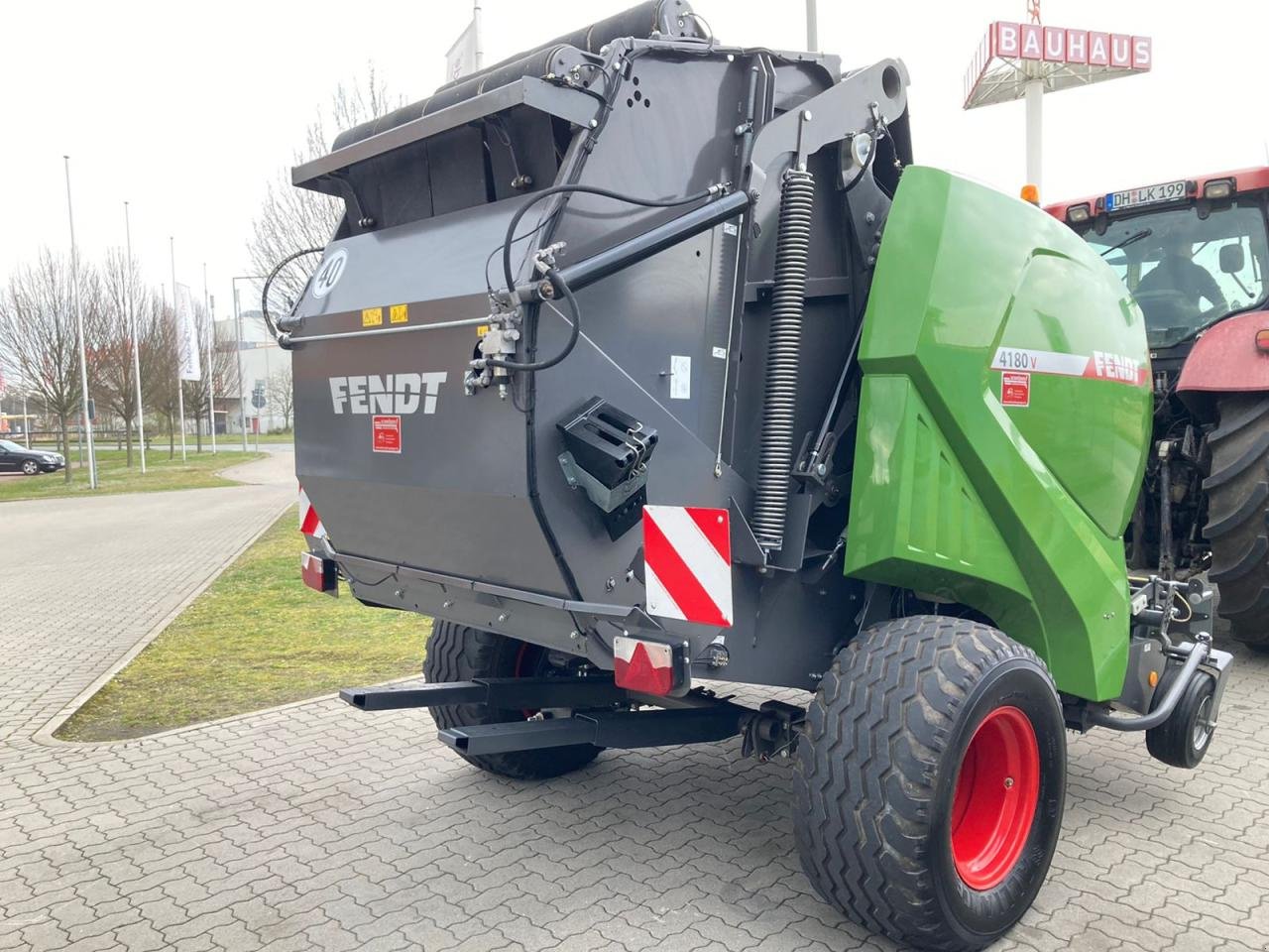 Rundballenpresse del tipo Fendt 4180V, Gebrauchtmaschine In Stuhr (Immagine 4)