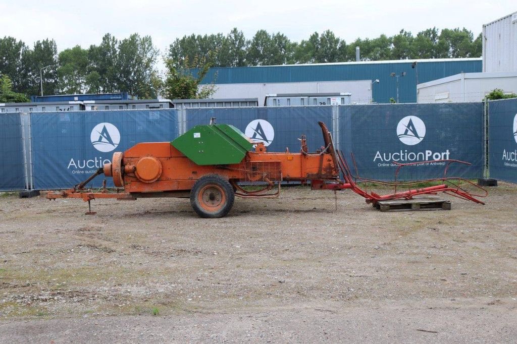 Rundballenpresse du type Gallignani 7100, Gebrauchtmaschine en Antwerpen (Photo 2)