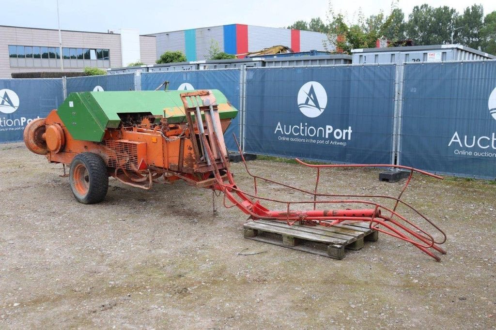 Rundballenpresse du type Gallignani 7100, Gebrauchtmaschine en Antwerpen (Photo 4)