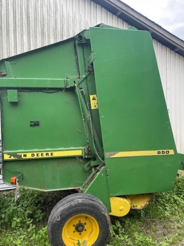 Rundballenpresse tip John Deere 550 RUNDBALLEPRESSE FULD FUNKTIONSDYGTIG, Gebrauchtmaschine in Dronninglund (Poză 2)