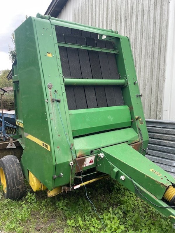 Rundballenpresse of the type John Deere 550 RUNDBALLEPRESSE FULD FUNKTIONSDYGTIG, Gebrauchtmaschine in Dronninglund (Picture 1)