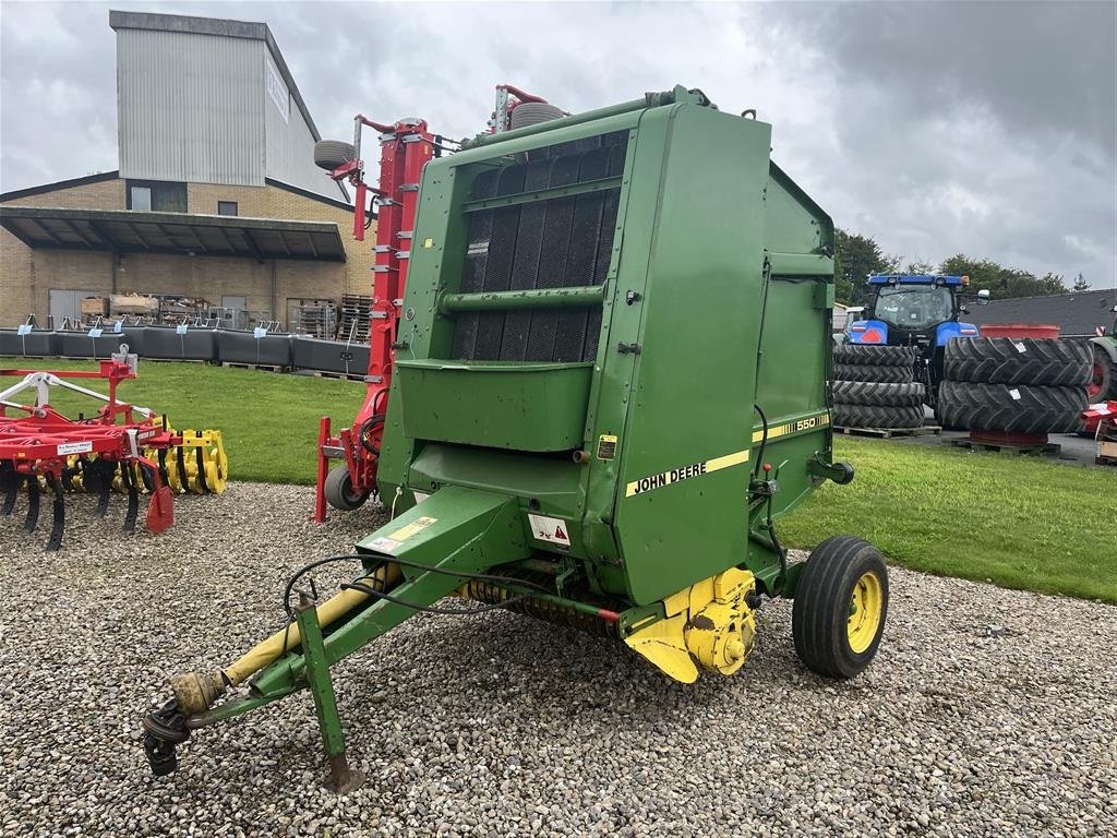 Rundballenpresse des Typs John Deere 550, Gebrauchtmaschine in Rødekro (Bild 1)