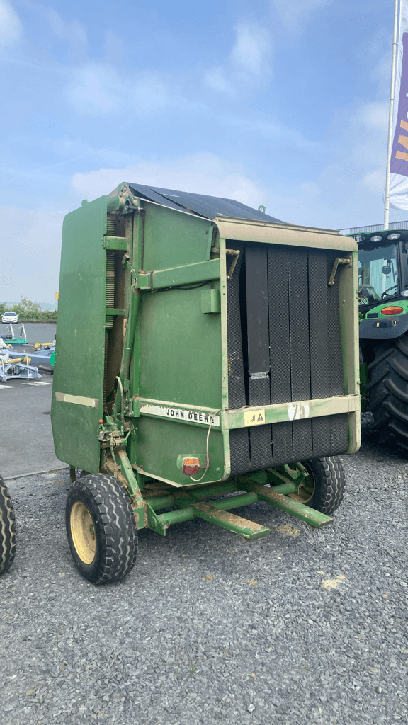 Rundballenpresse typu John Deere 550, Gebrauchtmaschine w CONDE SUR VIRE (Zdjęcie 2)