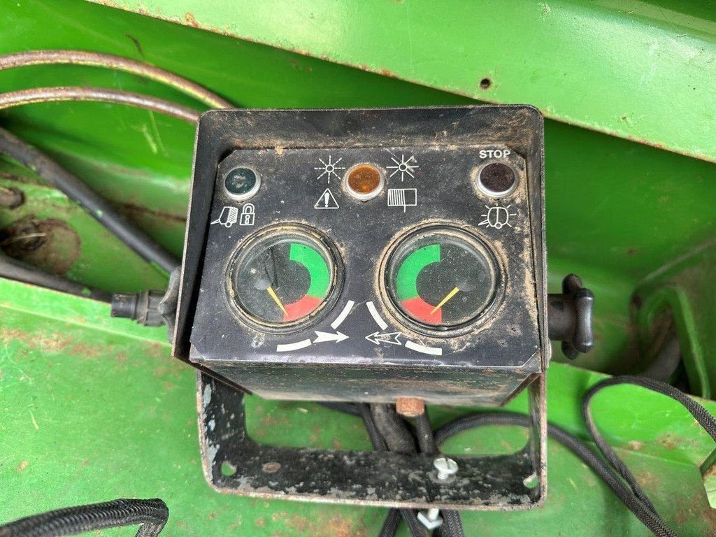 Rundballenpresse типа John Deere 550, Gebrauchtmaschine в Antwerpen (Фотография 11)