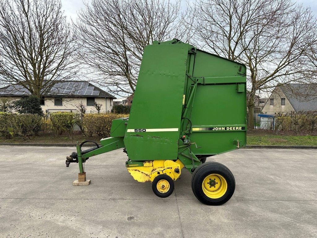 Rundballenpresse типа John Deere 550, Gebrauchtmaschine в Antwerpen (Фотография 8)