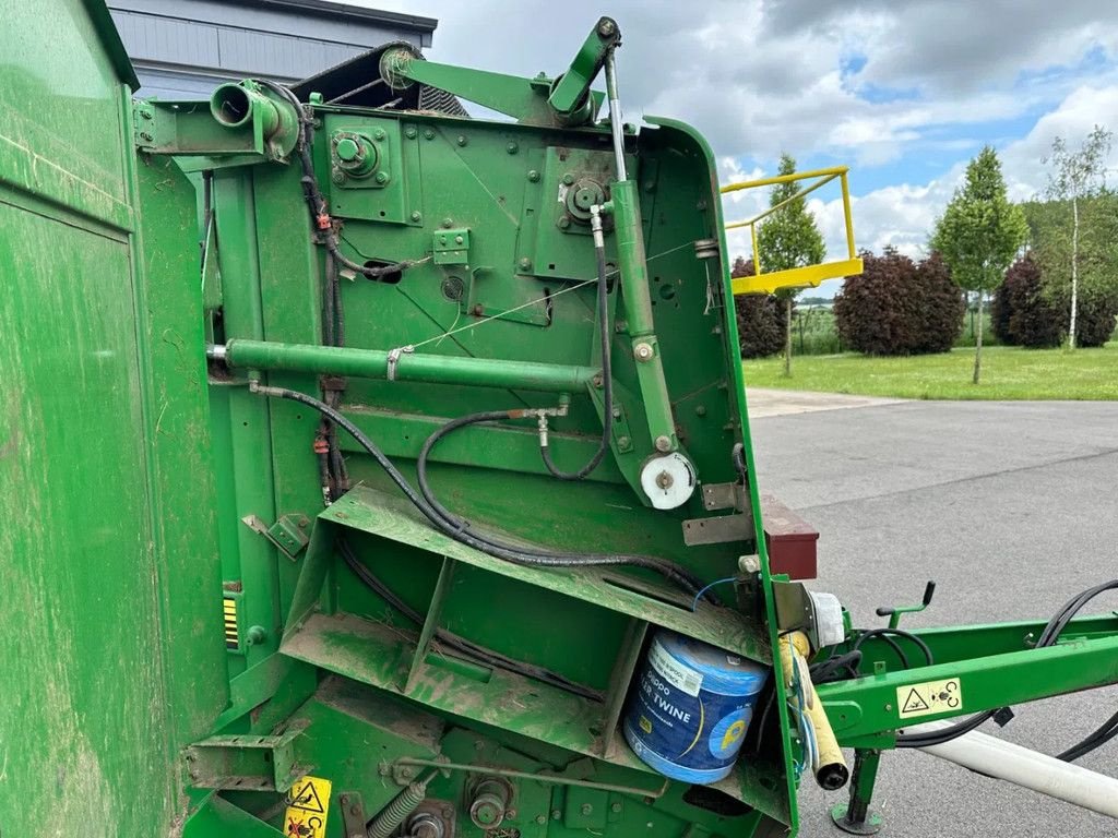 Rundballenpresse tip John Deere 570, Gebrauchtmaschine in BENNEKOM (Poză 9)