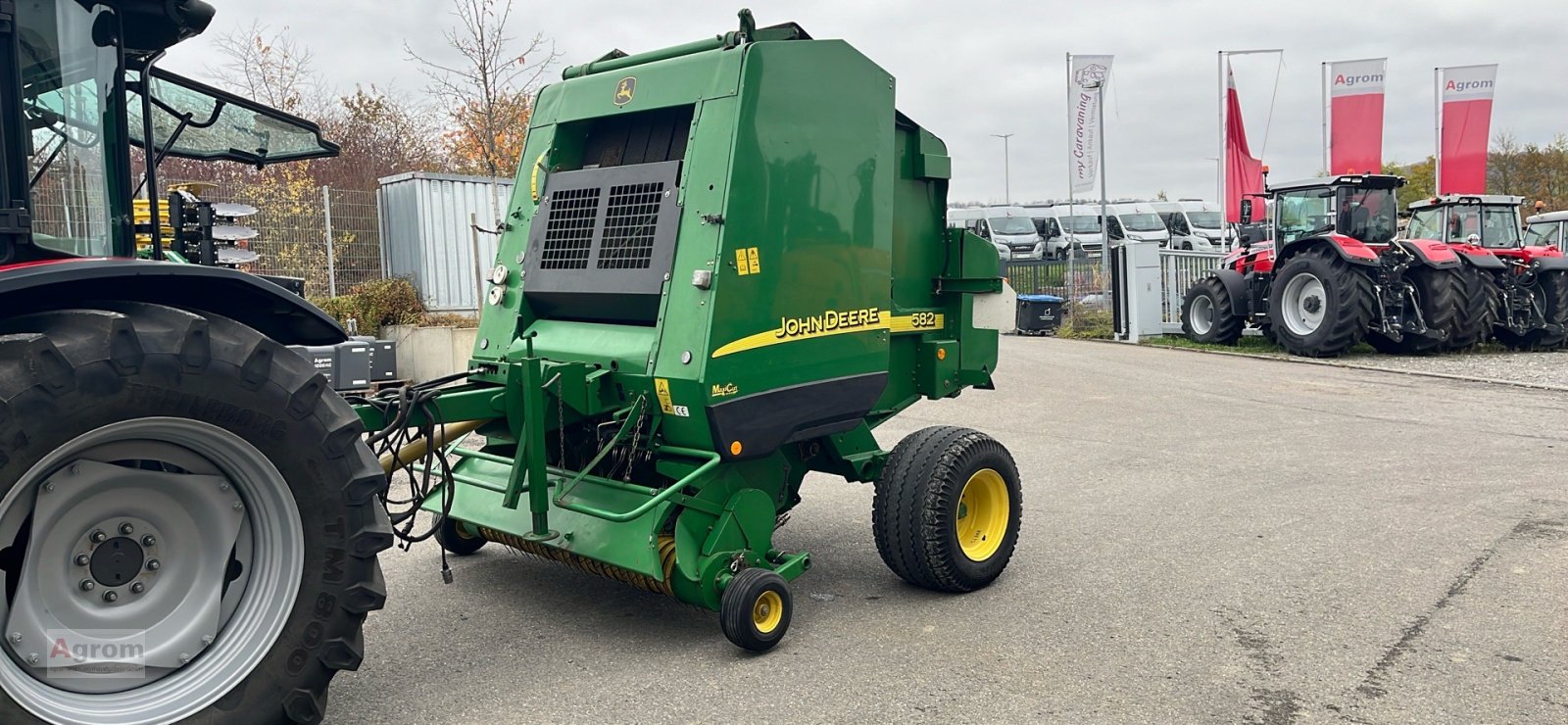 Rundballenpresse des Typs John Deere 582 Maxi Cut, Gebrauchtmaschine in Herrenberg-Gültstein (Bild 2)