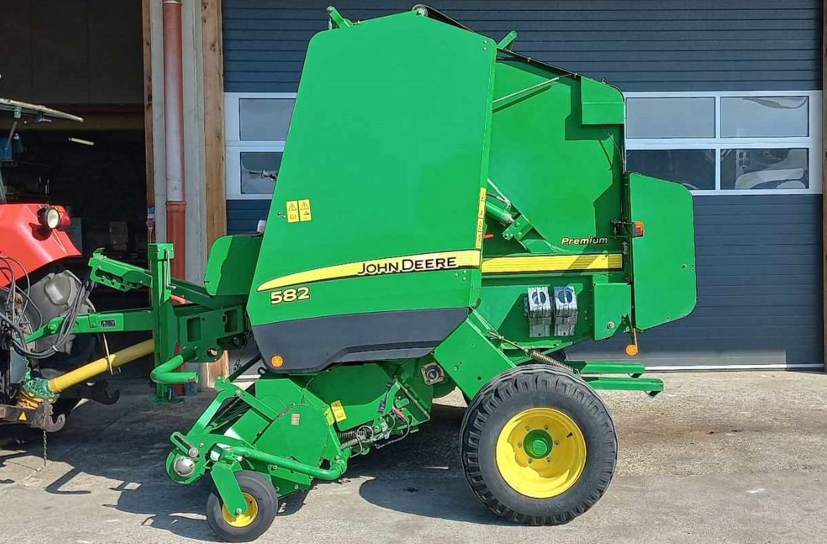 Rundballenpresse tip John Deere 582, Gebrauchtmaschine in Villach/Zauchen (Poză 1)