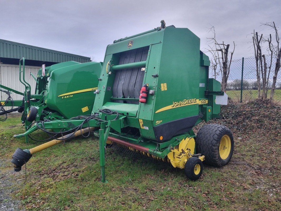 Rundballenpresse typu John Deere 582, Gebrauchtmaschine v Neubrandenburg (Obrázok 1)