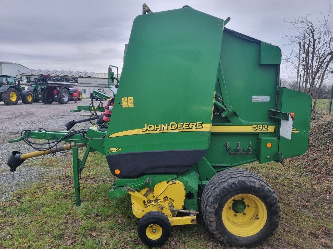 Rundballenpresse typu John Deere 582, Gebrauchtmaschine v Neubrandenburg (Obrázok 2)