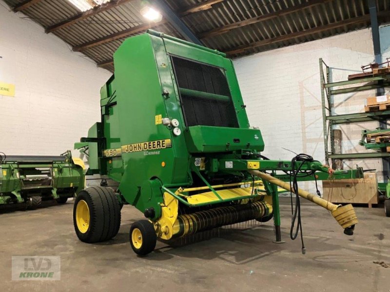 Rundballenpresse del tipo John Deere 590 mit Multi CUT, Gebrauchtmaschine en Spelle