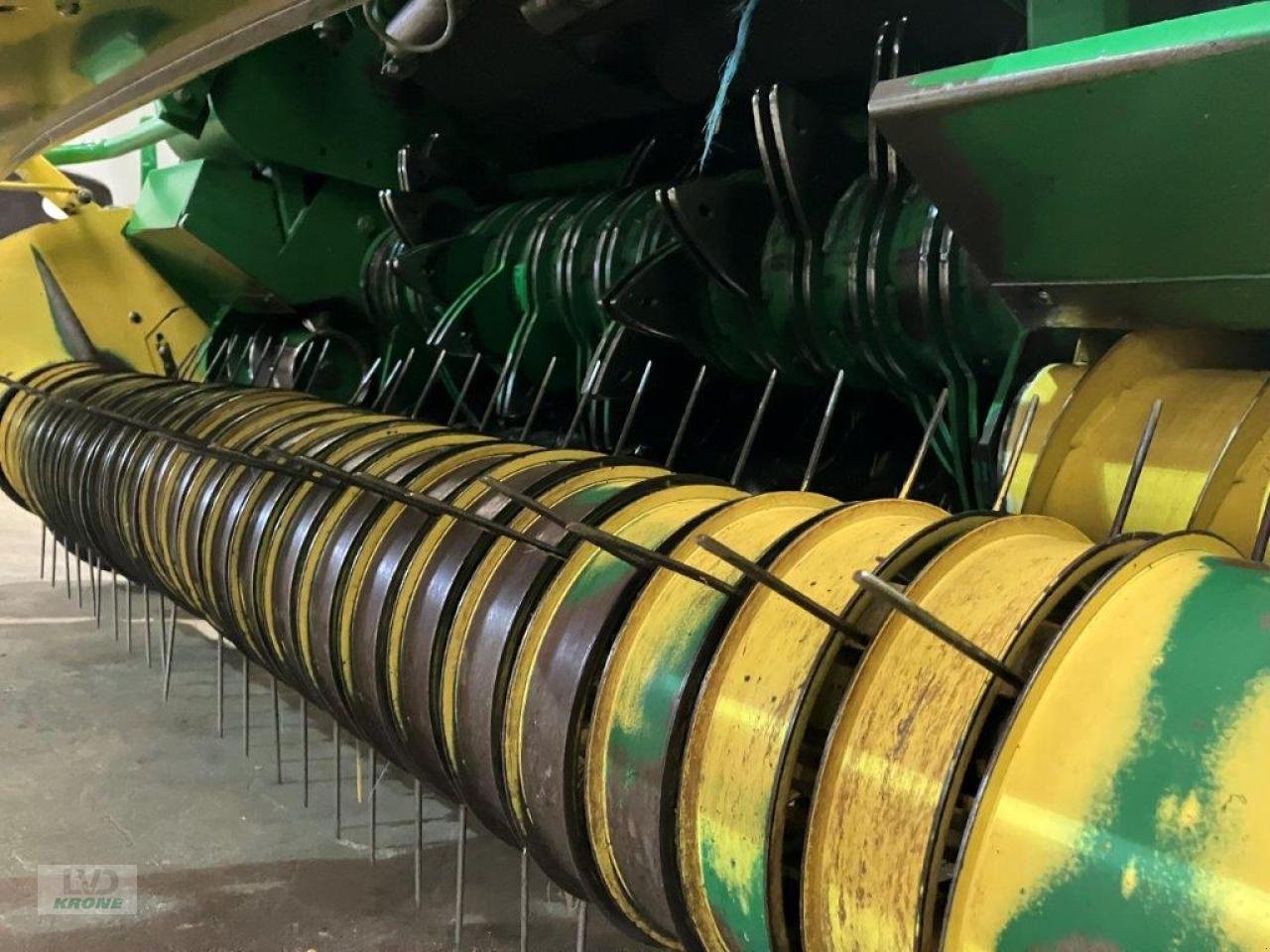 Rundballenpresse Türe ait John Deere 590 mit Multi CUT, Gebrauchtmaschine içinde Spelle (resim 4)