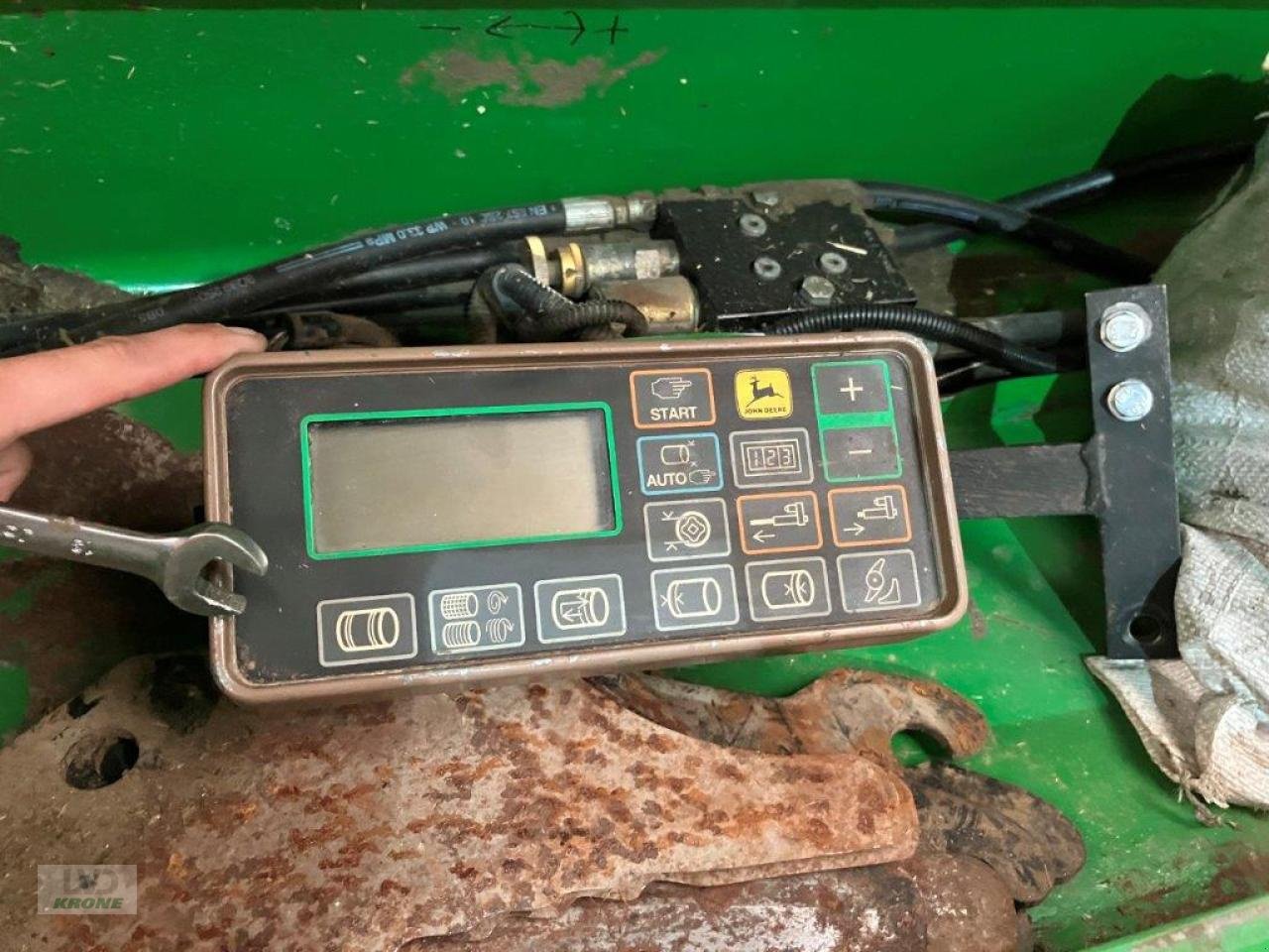 Rundballenpresse tip John Deere 590 mit Multi CUT, Gebrauchtmaschine in Spelle (Poză 11)