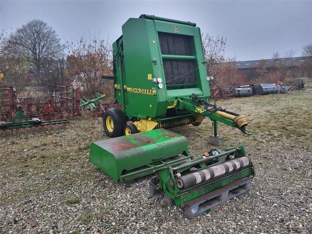 Rundballenpresse del tipo John Deere 590 Netbinding medfølger, Gebrauchtmaschine In Sabro (Immagine 1)