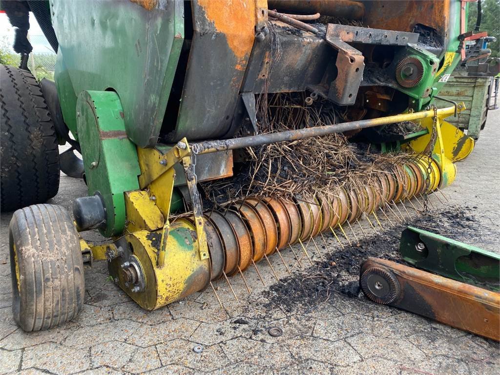 Rundballenpresse typu John Deere 590, Gebrauchtmaschine v Hemmet (Obrázek 4)