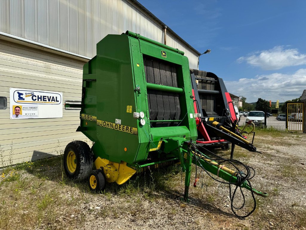 Rundballenpresse типа John Deere 590, Gebrauchtmaschine в Lérouville (Фотография 1)