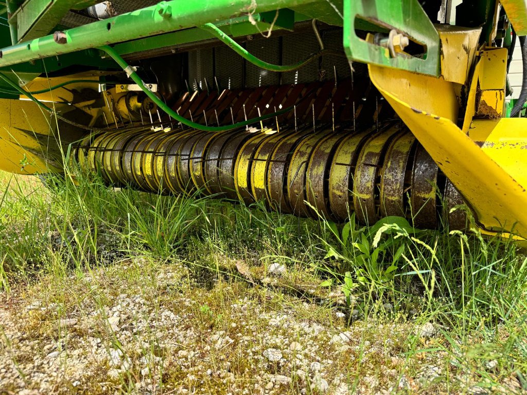 Rundballenpresse типа John Deere 590, Gebrauchtmaschine в Lérouville (Фотография 7)