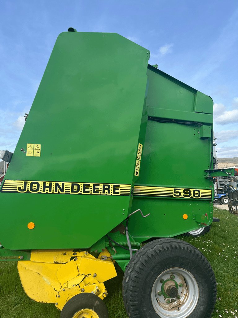 Rundballenpresse от тип John Deere 590, Gebrauchtmaschine в Neufchâtel-en-Bray (Снимка 2)