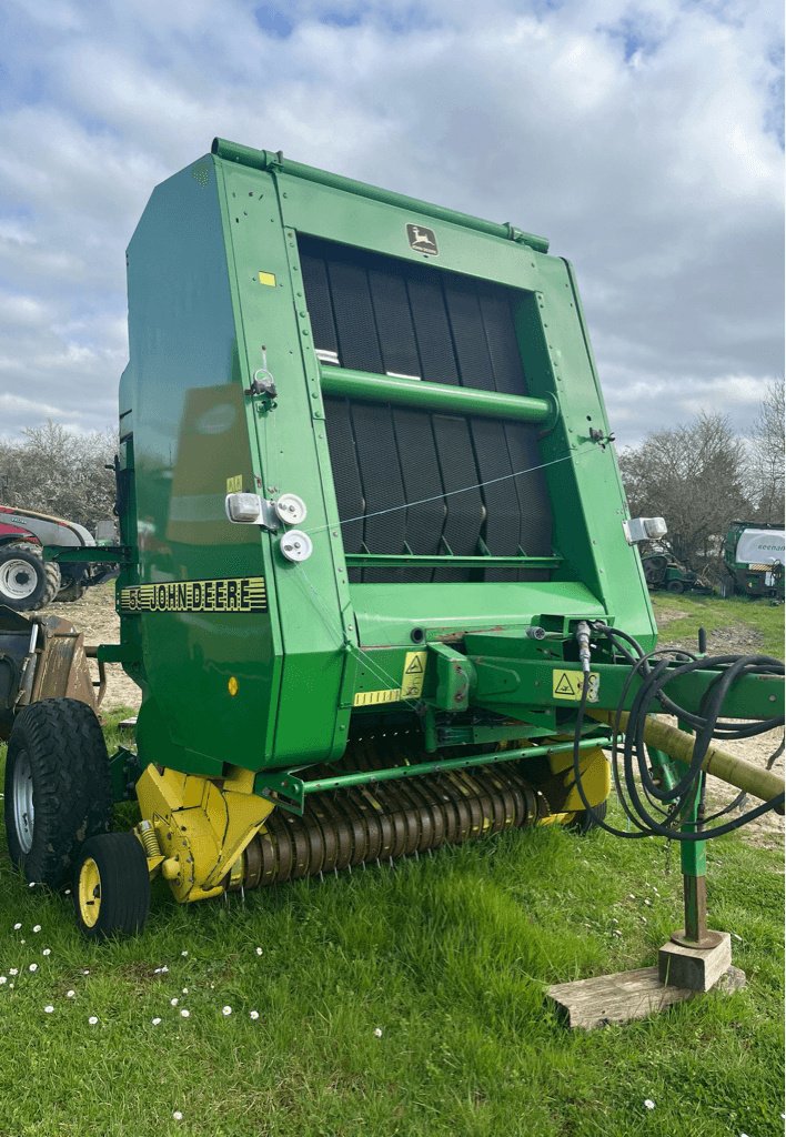 Rundballenpresse от тип John Deere 590, Gebrauchtmaschine в Neufchâtel-en-Bray (Снимка 1)