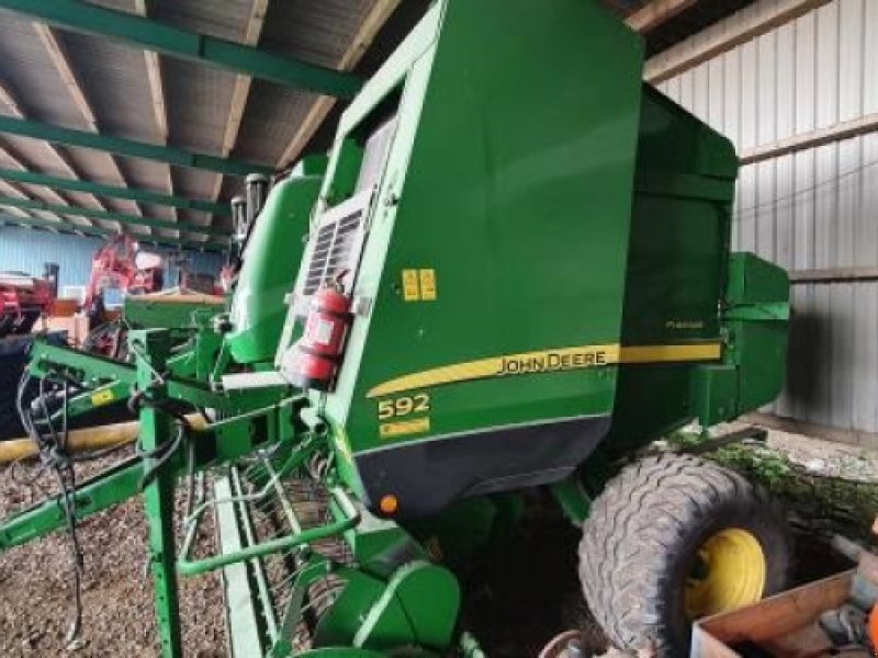 Rundballenpresse des Typs John Deere 592 220CN, Gebrauchtmaschine in Videbæk (Bild 1)