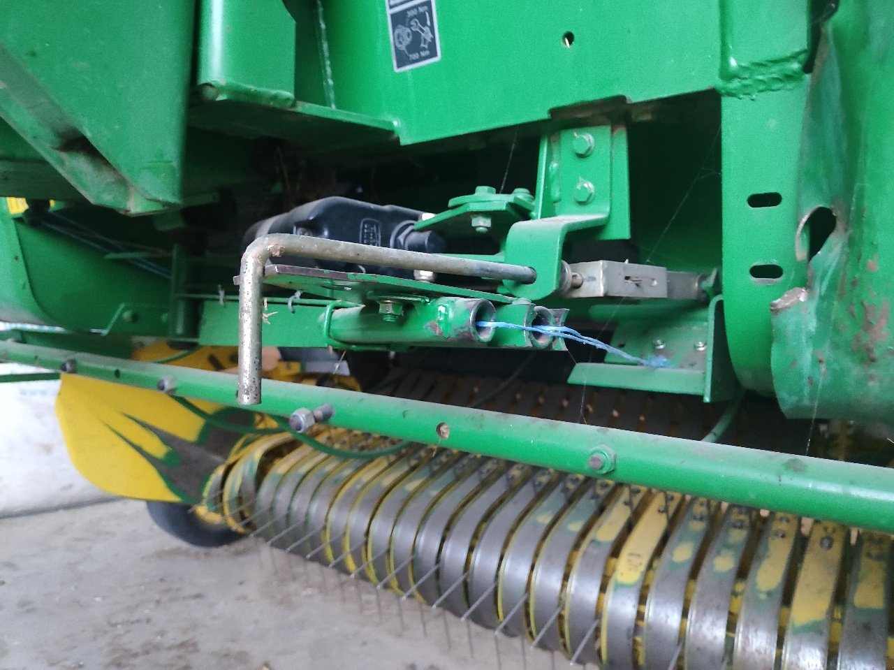 Rundballenpresse типа John Deere 592 HI FLOW, Gebrauchtmaschine в Eton (Фотография 10)