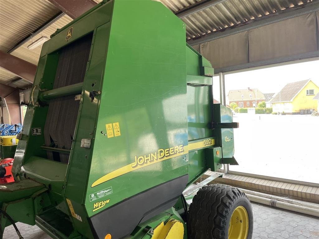 Rundballenpresse του τύπου John Deere 592 Hi Flow, Gebrauchtmaschine σε Nørager (Φωτογραφία 2)