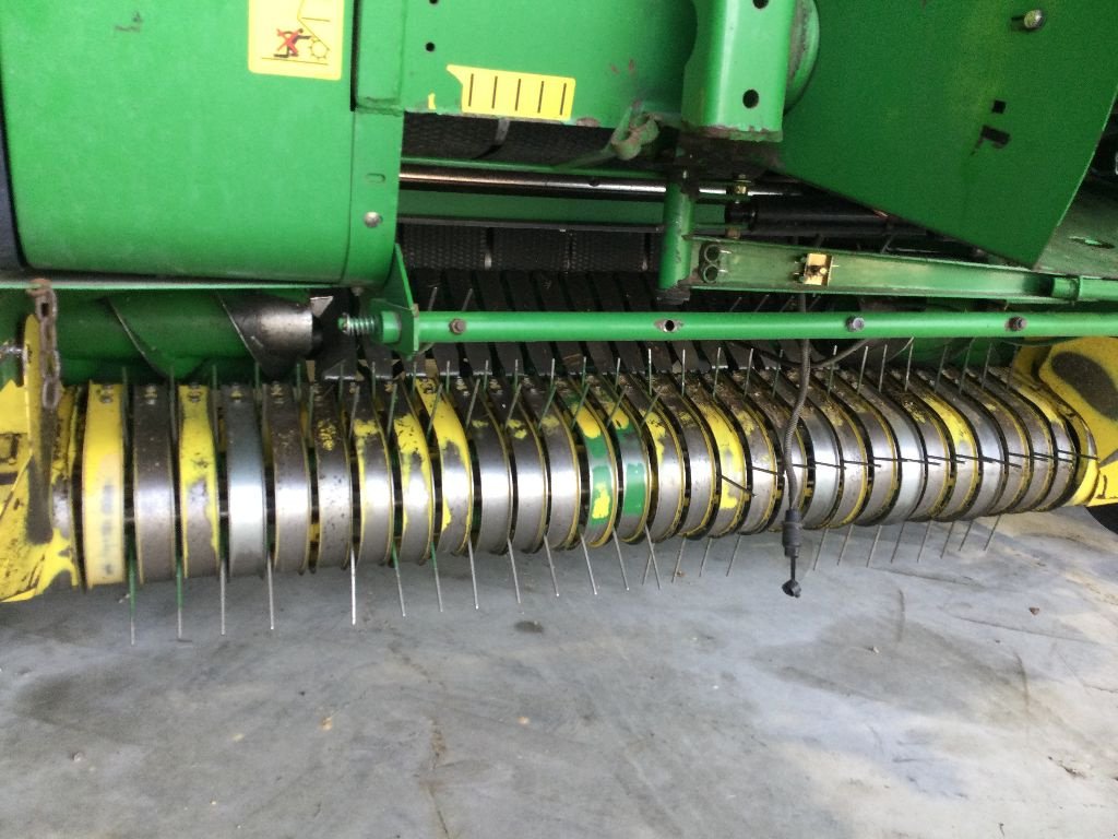 Rundballenpresse a típus John Deere 592 HIFLOW, Gebrauchtmaschine ekkor: LISIEUX (Kép 2)