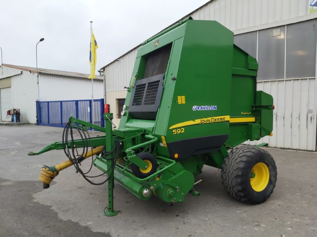 Rundballenpresse des Typs John Deere 592 premium, Gebrauchtmaschine in VERT TOULON (Bild 2)