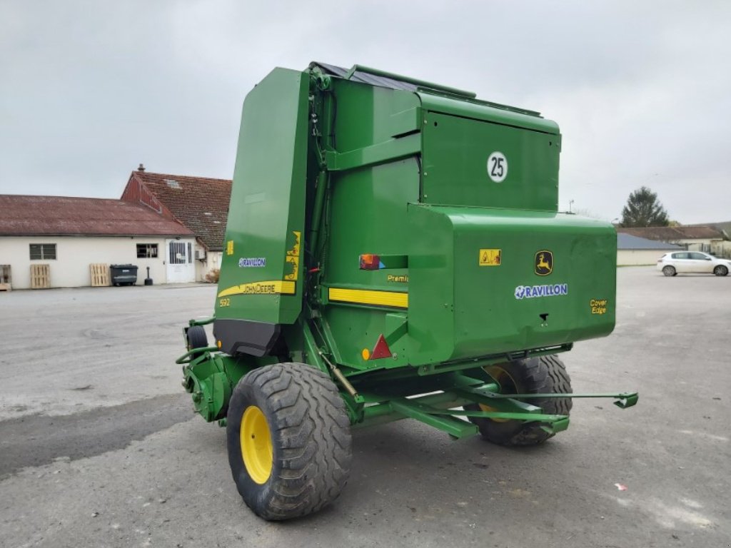 Rundballenpresse des Typs John Deere 592 premium, Gebrauchtmaschine in VERT TOULON (Bild 3)