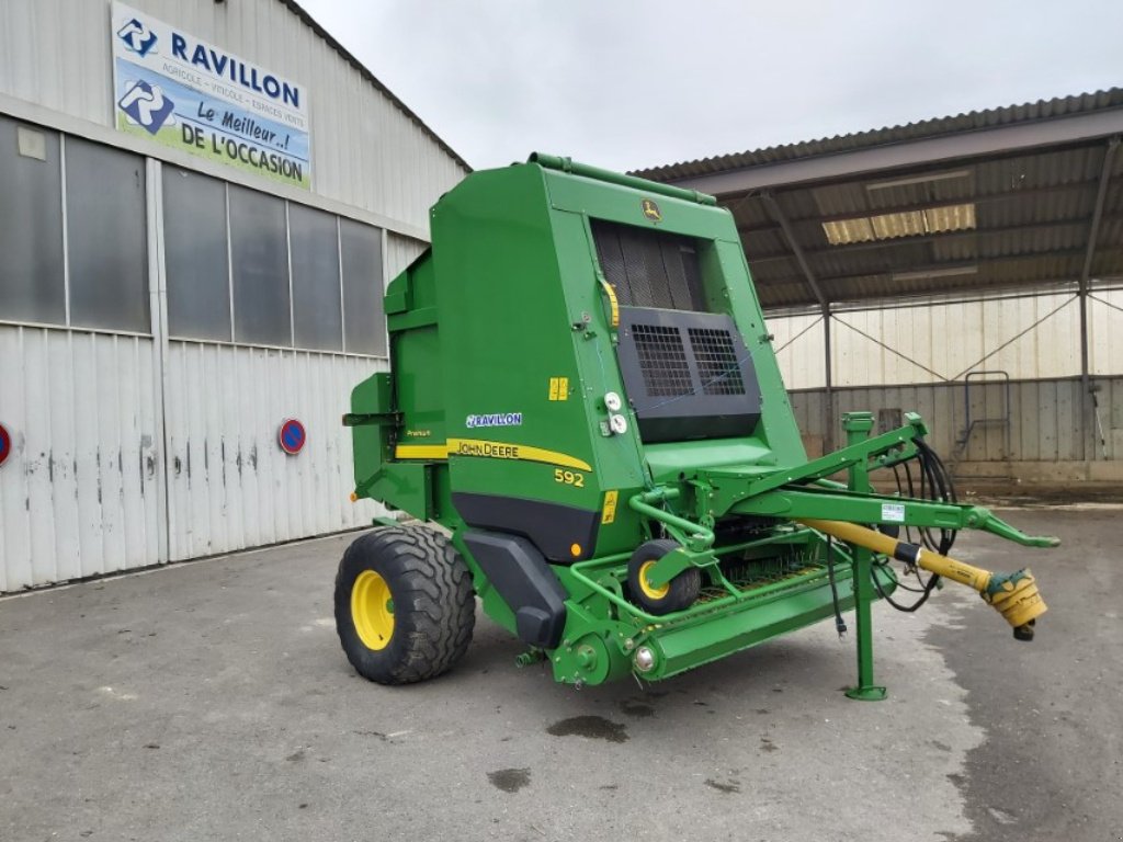 Rundballenpresse des Typs John Deere 592 premium, Gebrauchtmaschine in VERT TOULON (Bild 1)