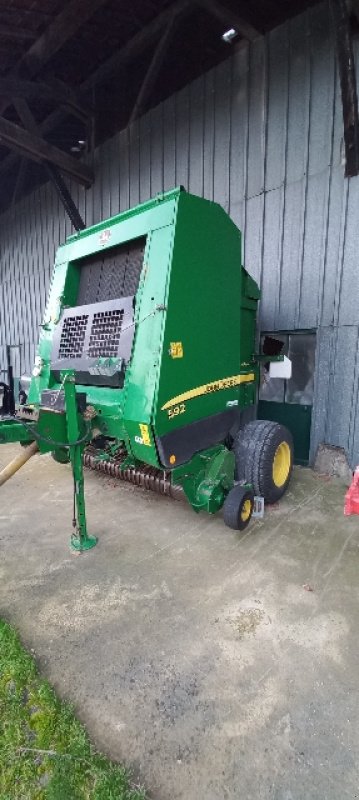 Rundballenpresse van het type John Deere 592, Gebrauchtmaschine in VERT TOULON (Foto 1)