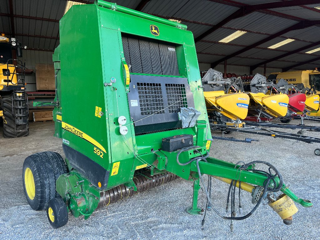 Rundballenpresse of the type John Deere 592, Gebrauchtmaschine in VERT TOULON (Picture 1)