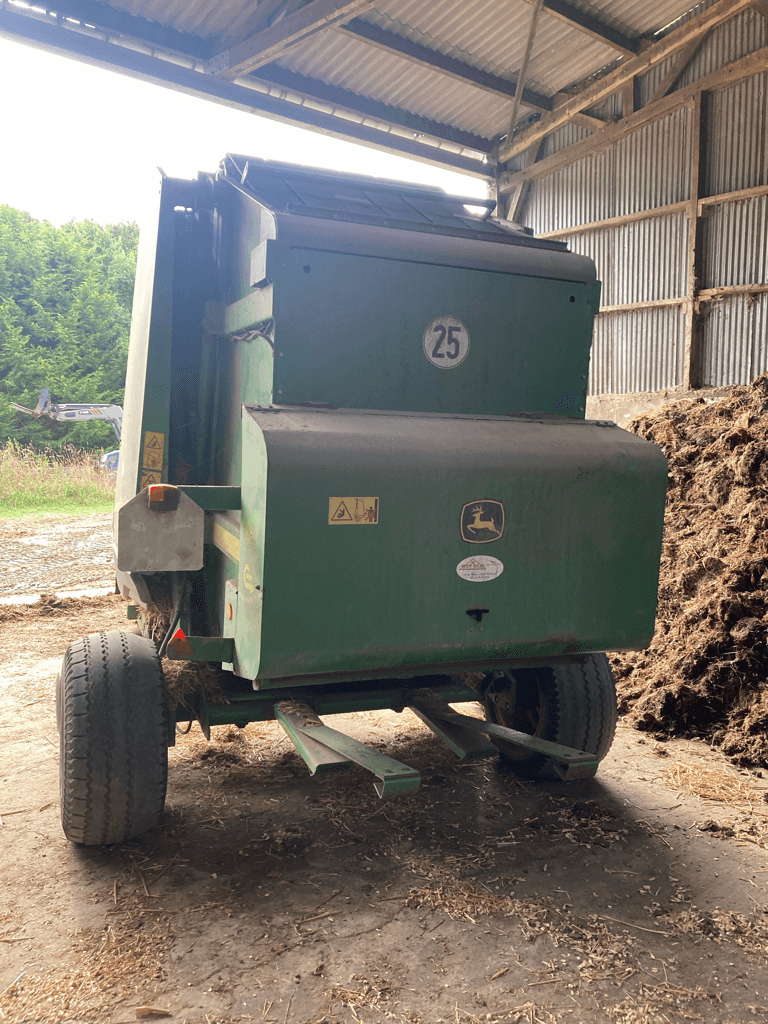 Rundballenpresse типа John Deere 592, Gebrauchtmaschine в TREMEUR (Фотография 3)