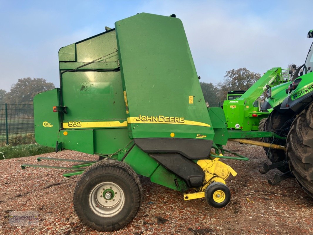 Rundballenpresse a típus John Deere 592, Gebrauchtmaschine ekkor: Aurich (Kép 7)