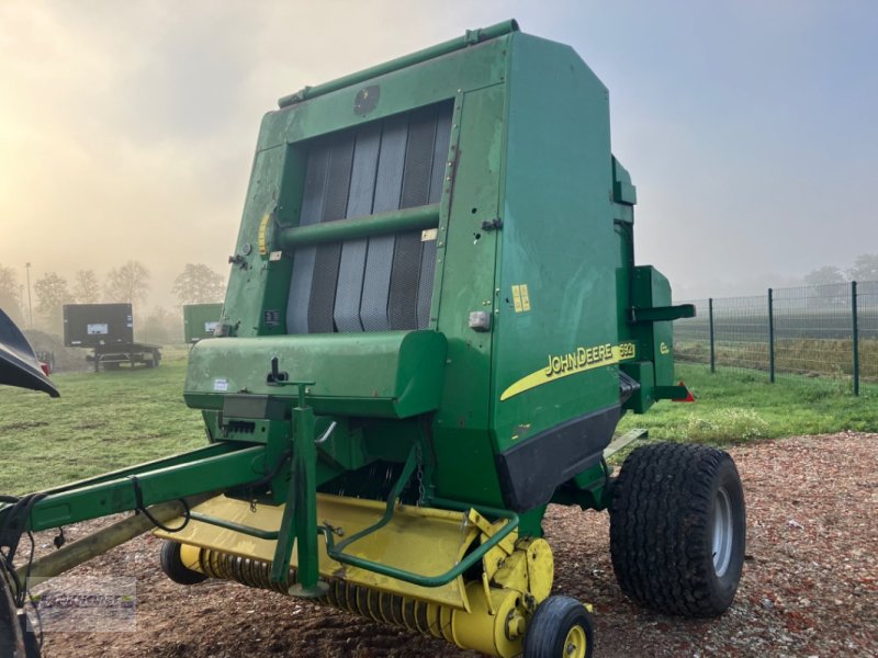 Rundballenpresse a típus John Deere 592, Gebrauchtmaschine ekkor: Aurich