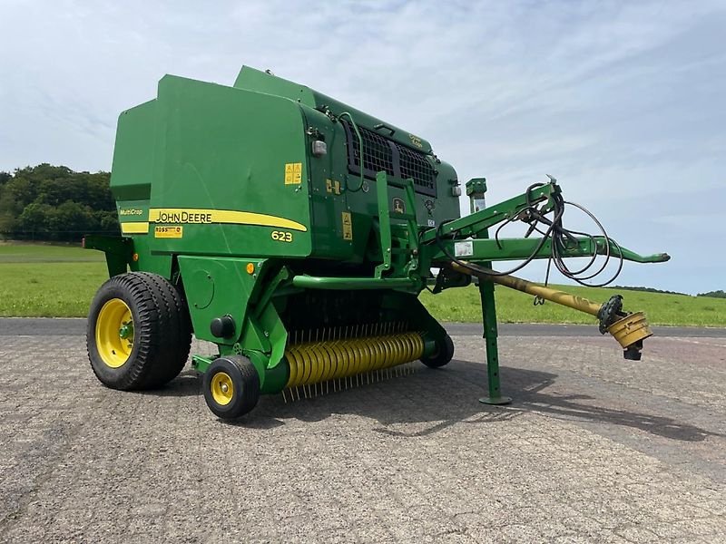 Rundballenpresse tip John Deere 623 MulitCrop, Gebrauchtmaschine in Steinau  (Poză 1)