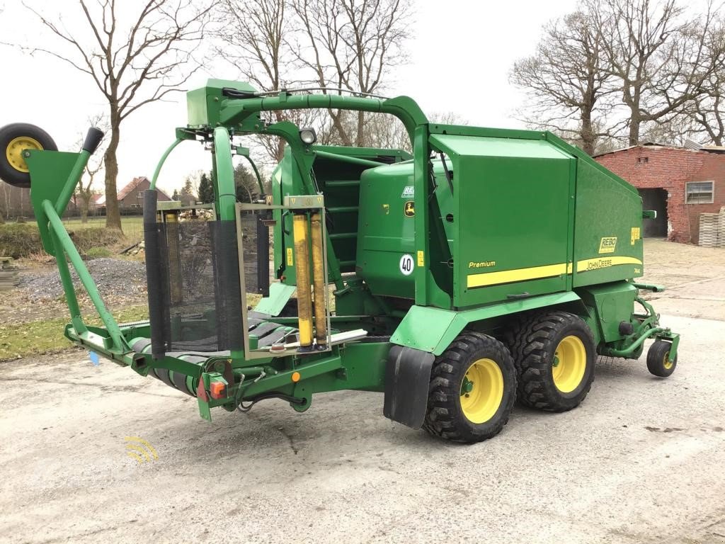 Rundballenpresse typu John Deere 744 KOMBI-RUNDBALLENPRESSE, Gebrauchtmaschine w Aurich (Zdjęcie 1)