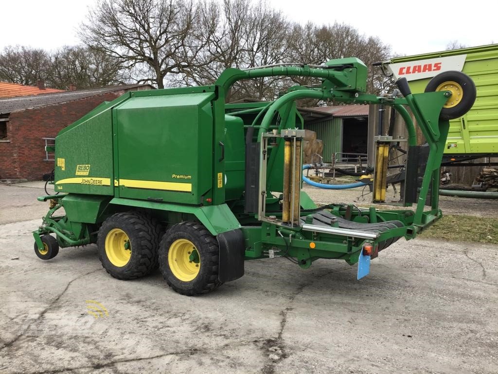 Rundballenpresse typu John Deere 744 KOMBI-RUNDBALLENPRESSE, Gebrauchtmaschine v Aurich (Obrázok 4)