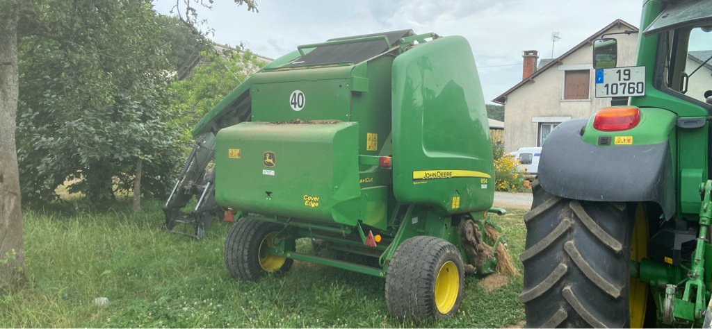 Rundballenpresse typu John Deere 854 MAXICUT 14 COUTEAUX, Gebrauchtmaschine v UZERCHE (Obrázok 4)