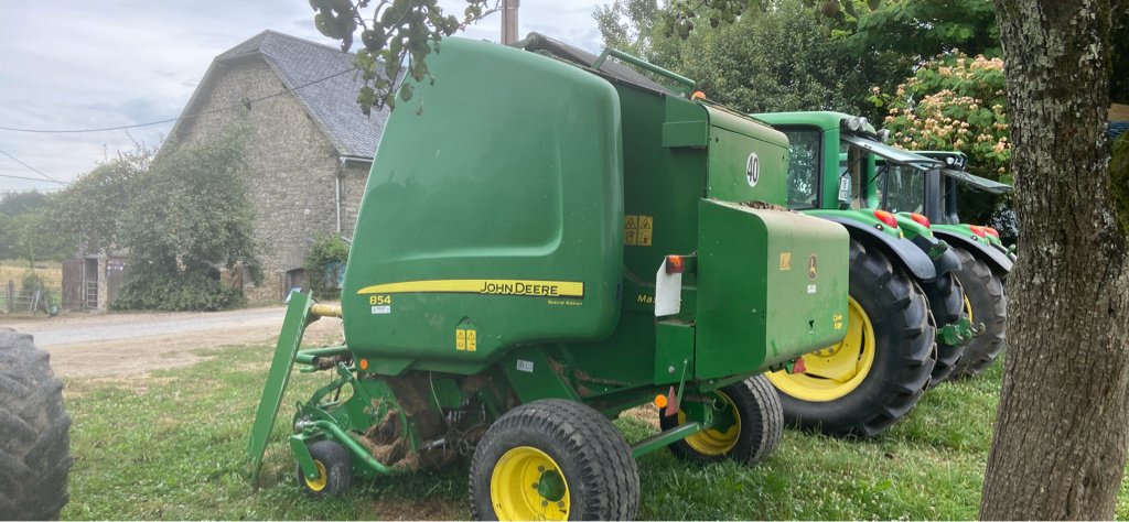 Rundballenpresse des Typs John Deere 854 MAXICUT 14 COUTEAUX, Gebrauchtmaschine in UZERCHE (Bild 3)