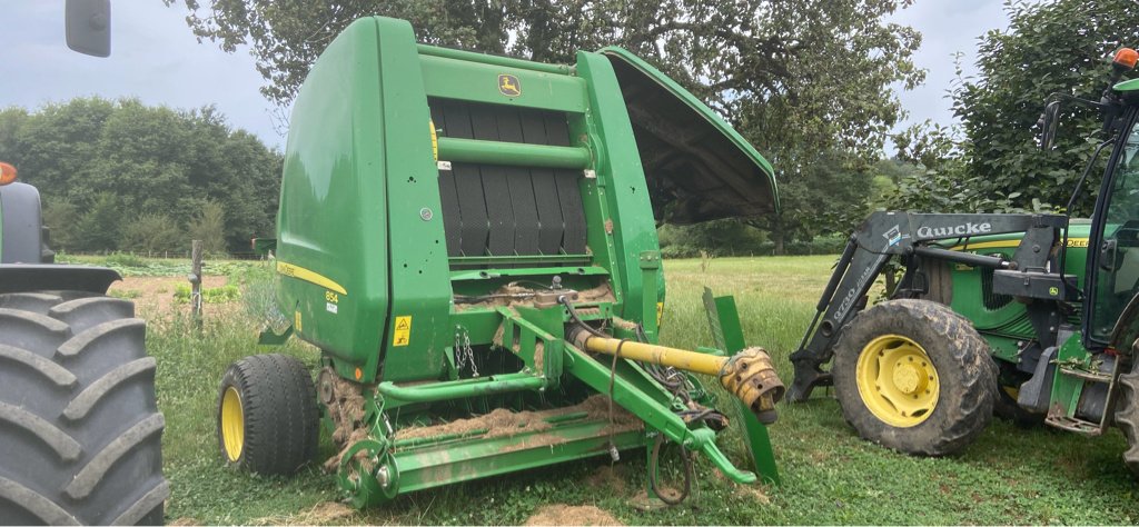 Rundballenpresse des Typs John Deere 854 MAXICUT 14 COUTEAUX, Gebrauchtmaschine in UZERCHE (Bild 2)