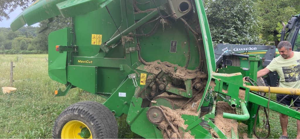 Rundballenpresse tip John Deere 854 MAXICUT 14 COUTEAUX, Gebrauchtmaschine in UZERCHE (Poză 8)