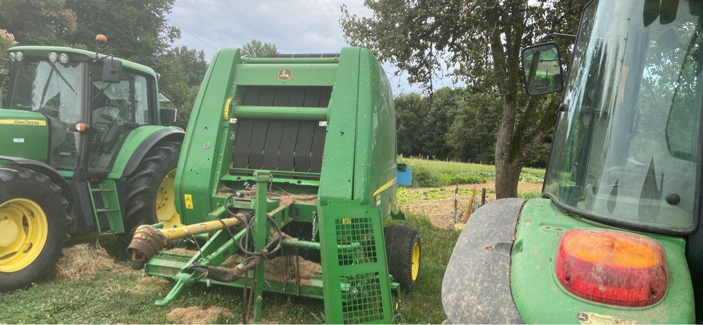 Rundballenpresse tip John Deere 854 MAXICUT 14 COUTEAUX, Gebrauchtmaschine in UZERCHE (Poză 1)