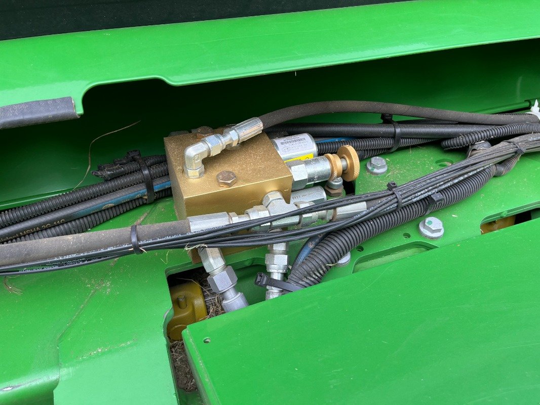 Rundballenpresse tip John Deere 854 RotoFlow Cover Edge, Gebrauchtmaschine in Ebersbach (Poză 16)