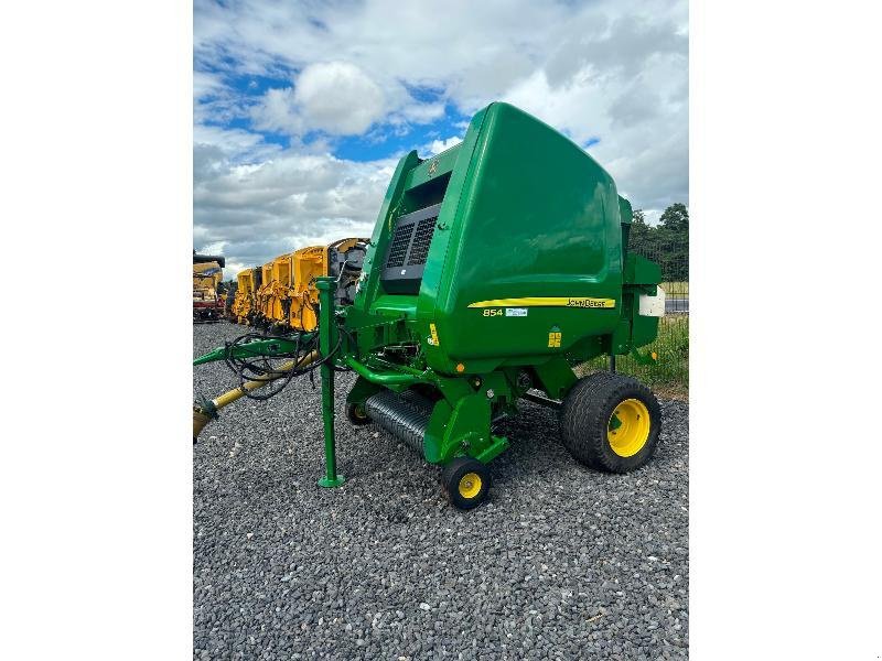 Rundballenpresse tip John Deere 854, Gebrauchtmaschine in SAINT-GERMAIN DU PUY (Poză 1)