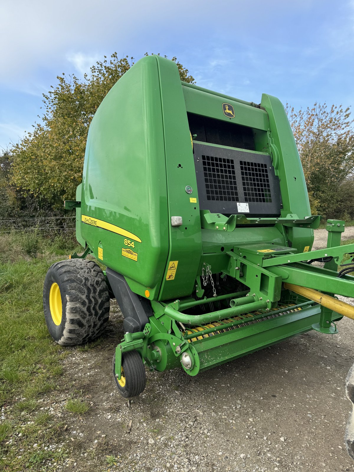 Rundballenpresse des Typs John Deere 854, Gebrauchtmaschine in Pastetten (Bild 1)