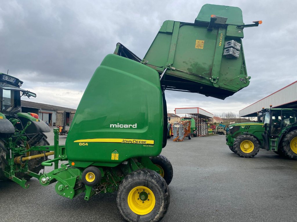 Rundballenpresse des Typs John Deere 864 MAXICUT, Gebrauchtmaschine in GUERET (Bild 3)